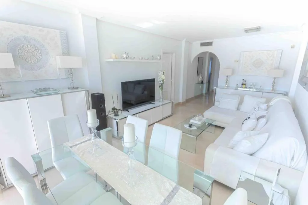 Brigth Apartment/2Bed/2Bath/100M Beach/Sea Views Marbella Spain