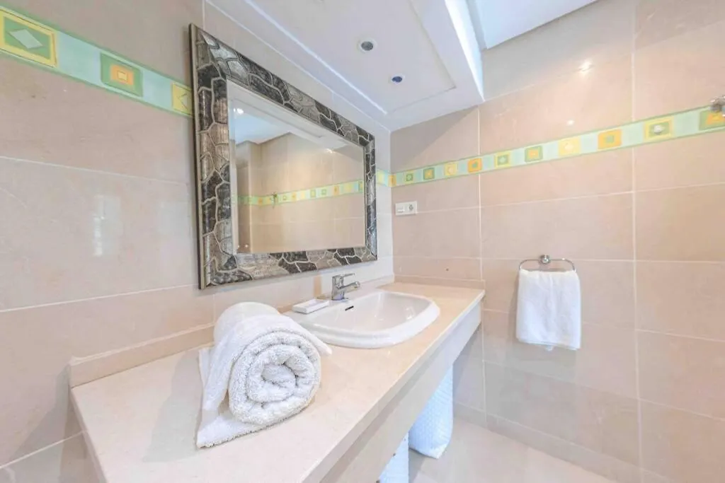 Apartment Brigth Apartment/2Bed/2Bath/100M Beach/Sea Views Marbella Spain